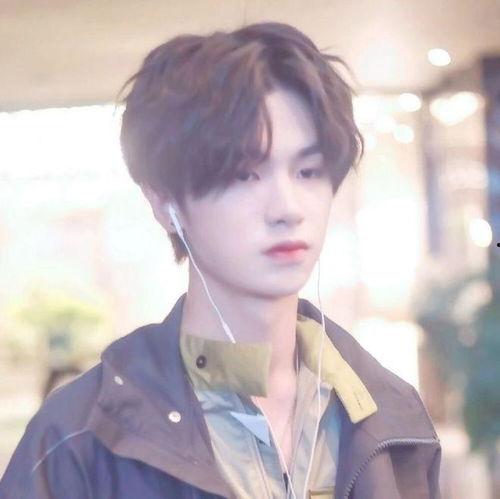 黄明昊娱乐圈吃瓜事件,揭秘明星背后的吃瓜真相